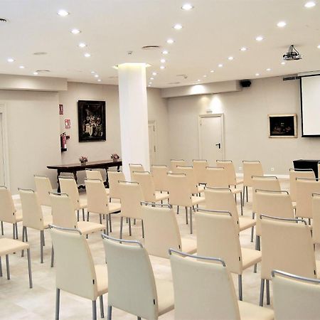 Lamaro Hotel Barcelona Kültér fotó The conference room