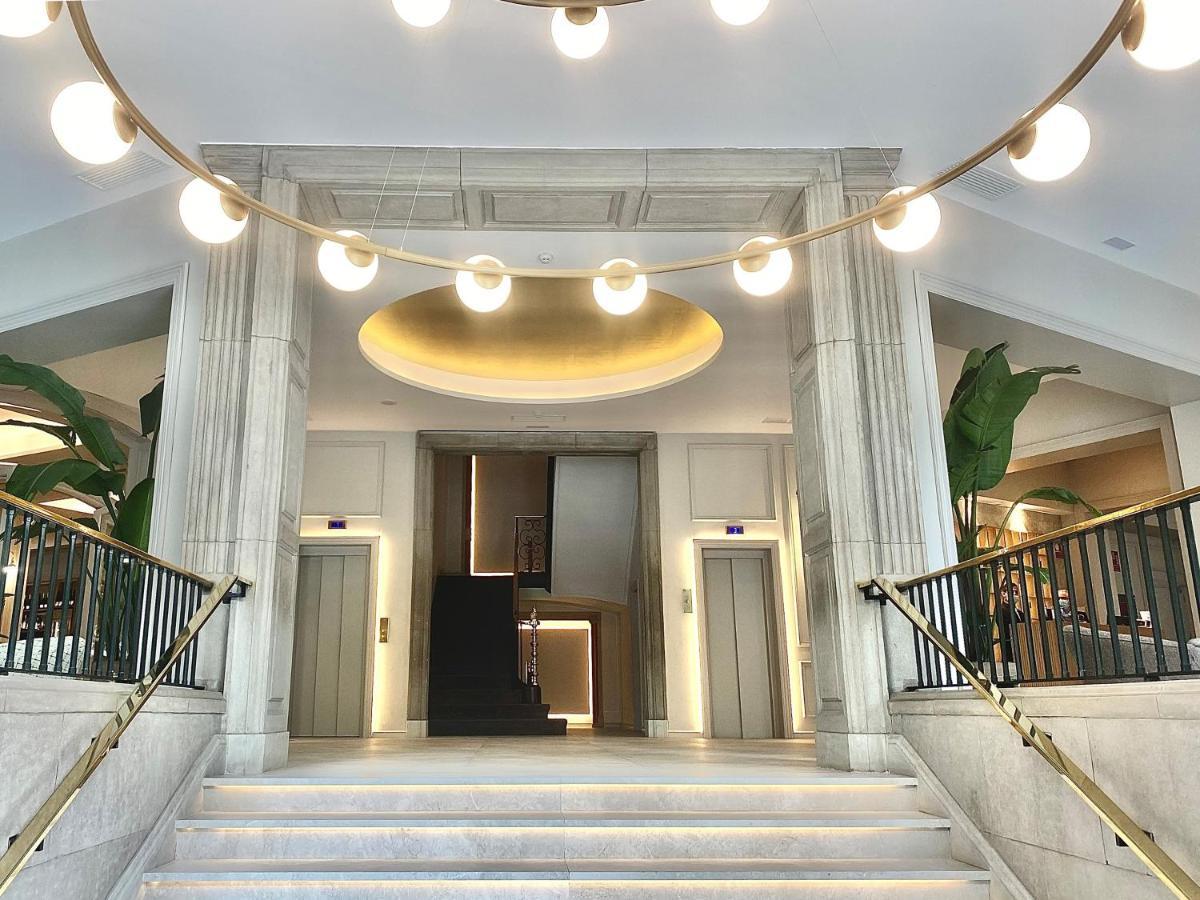 Lamaro Hotel Barcelona Kültér fotó The entrance of the hotel