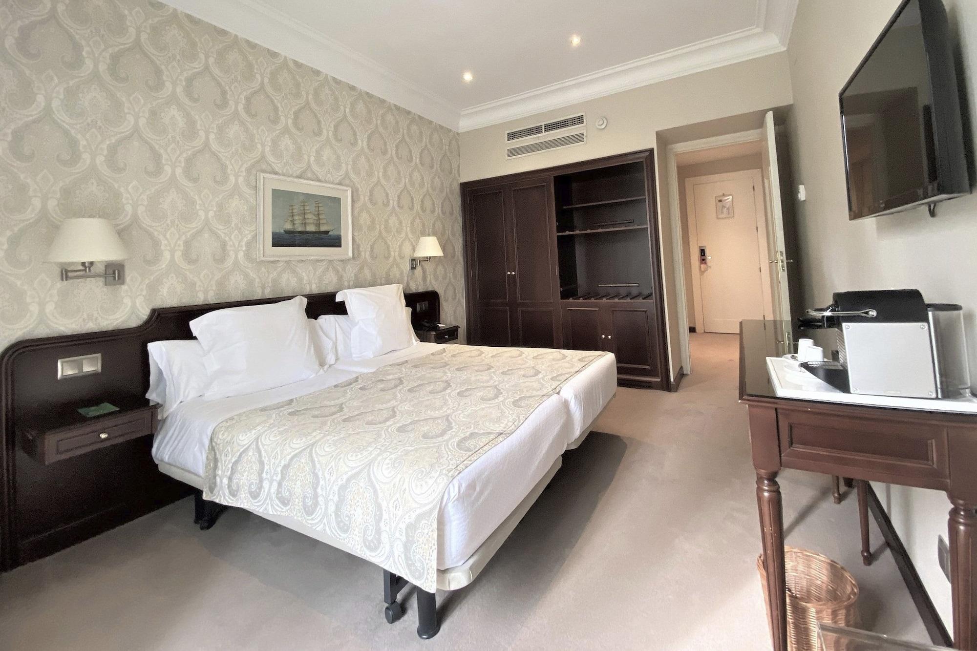 Lamaro Hotel Barcelona Kültér fotó A room at the hotel