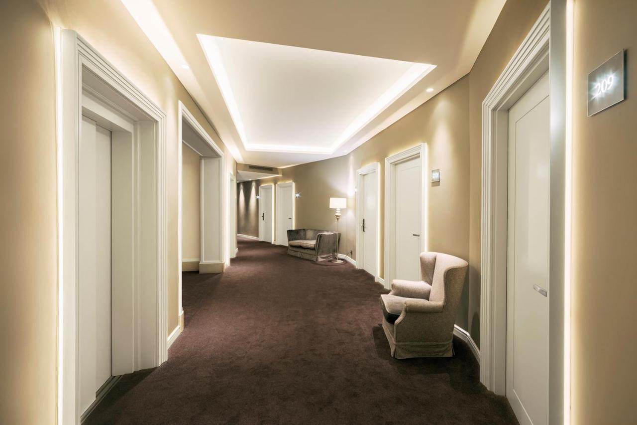 Lamaro Hotel Barcelona Kültér fotó A corridor