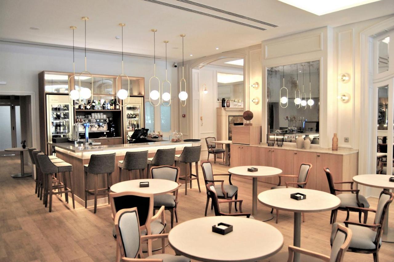 Lamaro Hotel Barcelona Kültér fotó The lounge at the airport