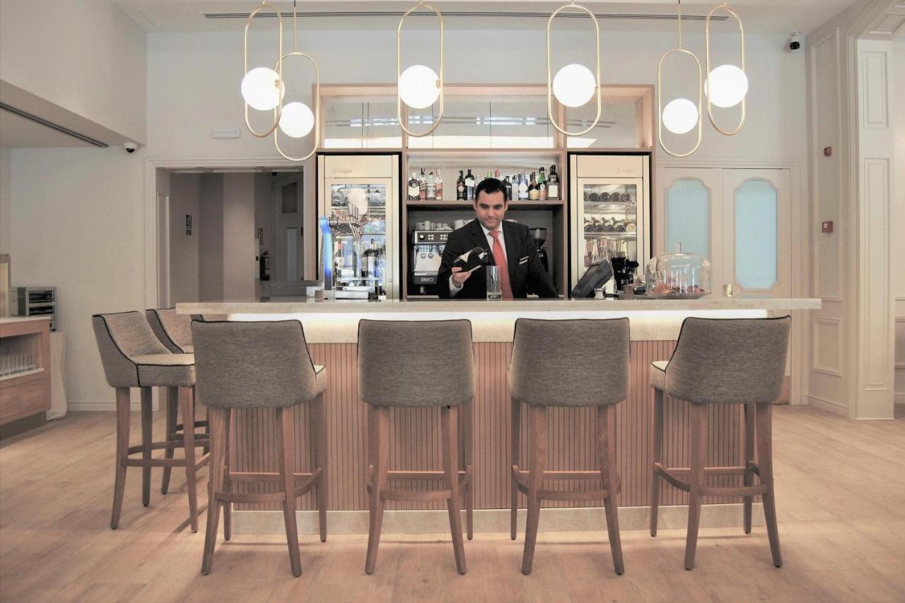 Lamaro Hotel Barcelona Kültér fotó The bar at the new lounge